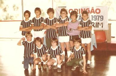 E pé: eu, Ricardo Magalhães, Jorge Belich, Ricardo Trunci*, Sérgio Belich* e Christian CarvalhoAgachados: Beto Lopes*, Gerson Sunye, Mário Carazzai e Maurício Santoro.* personagens de "Nas raias do Sr. Barão"