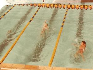 Última piscina da prova de 100m costas