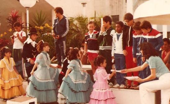 Segurando o diploma que mostro abaixo e lamentando os 4 centésimos de diferença. 1o - Luiz Otávio Rego Silva, do Clube do Remo. 2o - George Carvano. 3o - Daniel Sperb. 5o - Rui Candeia (citado no post Nas Raias do Sr Barão). 6o - Fabrizio Perricone. 7o - Marcos Lazzarini. 8o - Iuri Fragoso Maia