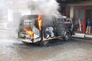 Quando eu anunciei que eu não ia ceder à pressão e não ia nomear o Jorge ou o Romero para o HFNB nesse momento, alguns fãs mais exaltados atearam fogo no meu carro. Tudo bem que era uma kombi e mais cedo ou mais tarde o meu carro iria pegar fogo mesmo, mas isso me deixou chateado.