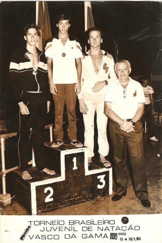 Graczyk campeão foi premiado pelo árbitro geral Berek Krieger, um grande entusiasta da natação paranaense e brasileira