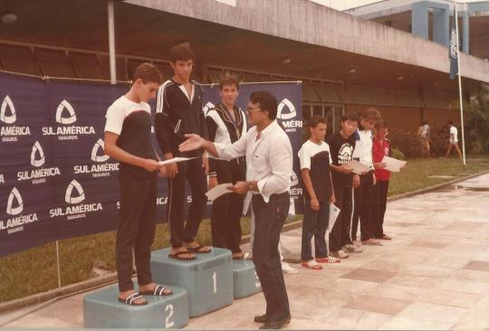 Edu 84 JD podio200 livre