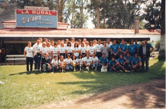 Seleção Brasileira Absoluta no Sul-Americano de 1990, na frente do lendário La Rural.  Todas as fotos "furtadas" do Facebook do Cacá.