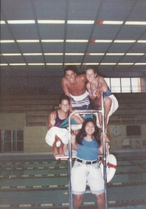 Nossa turma de salva vidas na antiga piscina da Universidade do Missouri em Columbia