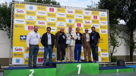 Manoel dos Santos recebe sua homenagem na abertura das finais do Troféu Maria Lenk de 2014. Foto de Rodrigo Munhoz.