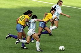 Maradona driblou o Brasil inteiro...